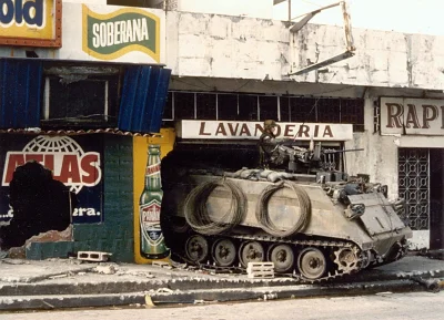 myrmekochoria - M113 w Panamie, 1989.

#starszezwoje - blog ze starymi grafikami, m...