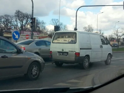 pogop - Transporter na czarnych. W sumie rzadkość. 

#oswiadczenie #czarneblachy #sam...