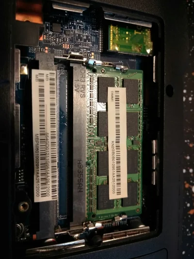 lesnababa - #komputery #laptopy 
Cześć!
Możecie podpowiedzieć jaki RAM tutaj dokupić,...