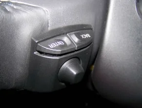 mattcabb - @ashmedai: a nie masz przycisków za kołem kierownicy?