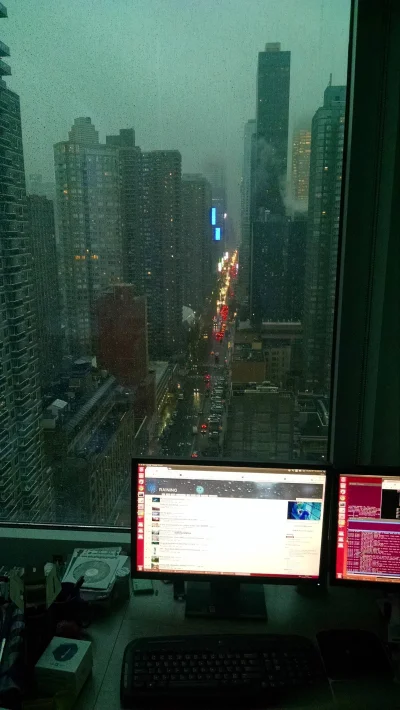rrobot - deszczowy dzień w NYC #cyberpunk /g/