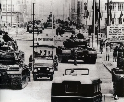 Talvisota - Chechpoint Charlie, Berlin, 27 października 1961. roku. Amerykański i sow...