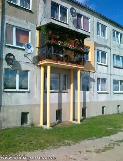 pk347 - @Student_AWAS: co za ruska mentalnosc... balkon tez se zamurujesz, nie patrza...