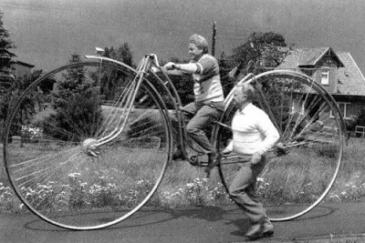 kaente - Żona wyprowadza męża na spacer.

#rower