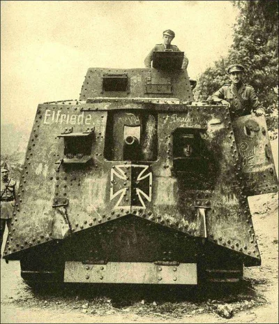 pazn - Niemiecki czołg A7V zdobyty przez Brytyjczyków w bitwie pod Villers-Bretonneux...