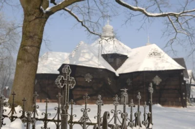 Pepego - Do polskich drewnianych zabytków można doliczyć też kościół św Anny w Oleśni...
