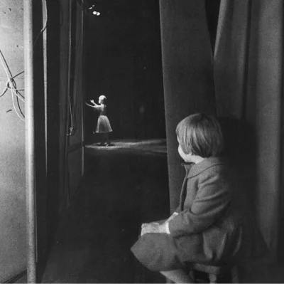 tomasz123inny - Carrie Fisher watching her mother, Debbie Reynolds perform. 1963