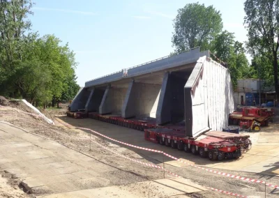 M.....a - Mireczki #grochow na dworzec wschodni przywiezli tunel (bo tunel łatwiej zb...