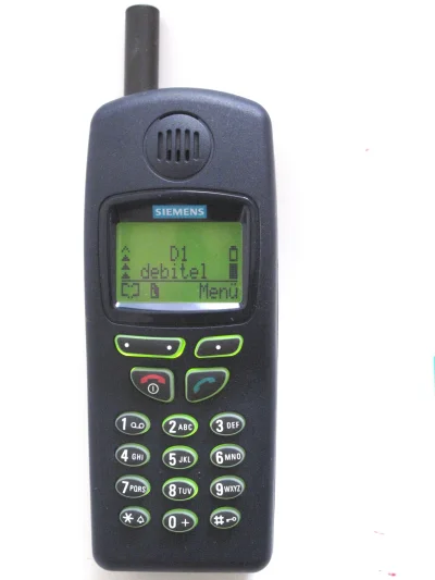 kecajek - @bratpitt: Pierwszy Siemens C25, drugi Nokia 3210