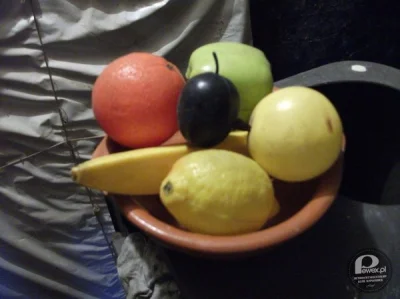 Dr_Killjoy - @Ryzu17 misa z badziewnymi sztucznymi owocami, często w krysztale, na me...
