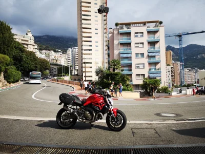 Nfvr - Bonjour, Monaco. Szukam Pana Kierowcy.

#motocykle #motomirko #motocykleboners...
