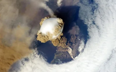 angelo_sodano - #erupcja Wulkanu Saryczewa - zdjęcie z pokładu #iss
#earthporn #wulk...
