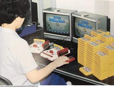czlowiekzlisciemnaglowie - Kopiowanie pirackich kartridży z Mario. Rok 1991, gdzieś w...