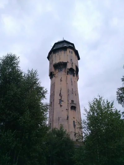 sylwke3100 - Wieża ciśnień na ul Korczaka wieczorową porą

#slask #katowice #wiezacis...