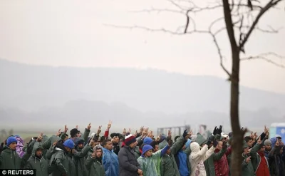 intri - no na tym zdjęciu w artykule to rzeczywiście same kobiety i dzieci