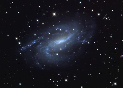 d.....4 - NGC 925 (również PGC 9332 lub UGC 1913) –galaktyka spiralna z poprzeczką, z...