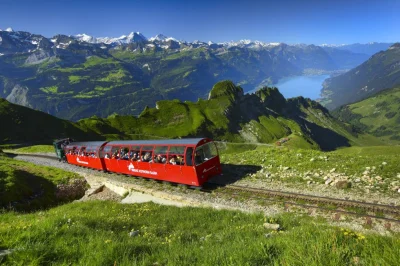 Mesk - Kolej zębata nad jeziorem Brienzersee, Alpy Berneńskie, Szwajcaria 
#kolej #p...