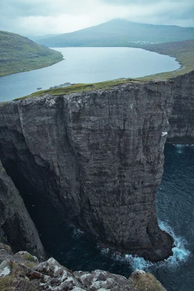 Niedowiarek - Jezioro Sørvágsvatn na Wyspach Owczych

#fotografia #earthporn #wyspy...