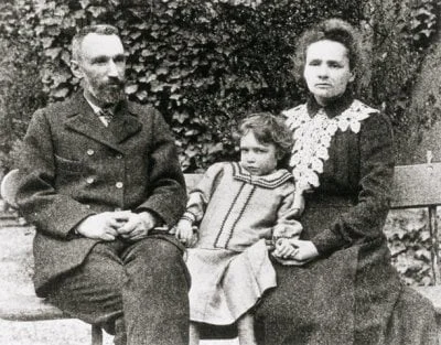 lakukaracza_ - Troje noblistów na jednym zdjęciu: Piotr, Irene i Maria Curie.