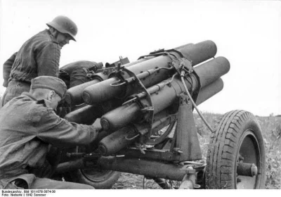 Endorfinek - Niemiecka wyrzutnia rakietowa 15-cm Nebelwerfer 41 na froncie wschodnim....