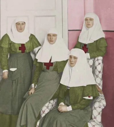 wariag - Carskoje Sieło, wrzesień 1914. Caryca, wielkie księżne Olga i Tatiana oraz d...