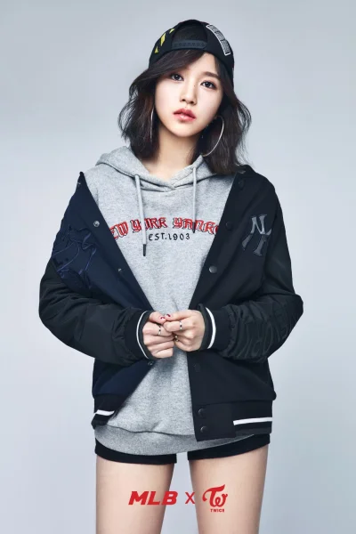 XKHYCCB2dX - #mina #twice 
#koreanka #japonka