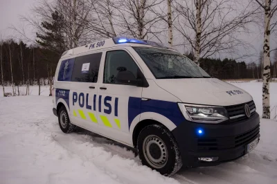 johanlaidoner - Nowe malowanie aut fińskiej policji i logo policji zamiast znaczku Vo...