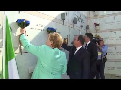 moooka - A tutaj Angela Merkel wraz z kolegami składa kwiaty na grobie włoskiego komu...
