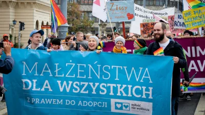 artpop - > Można wiedzieć jakie prawa LGBT są w Polsce ograniczane?

@goothic: Walc...