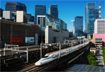 ff_91 - #Tokio. Szesnastowagonowy Shinkansen jako pociąg z Tokio do Osaki wyruszył pr...