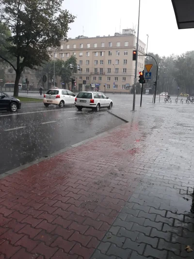 m.....a - ale się w tym #krakow rozpadało #deszcz