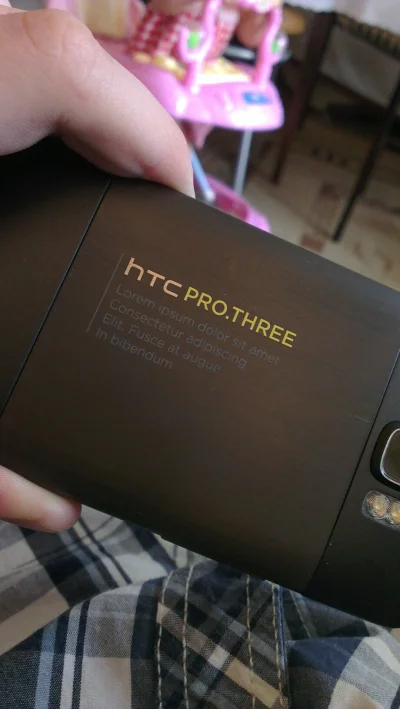 ktoosiu - Tak wygląda klapka prototypowego egzemplarza htc hd2 ;d

#smiechlem #humori...