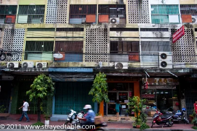 dzafel - @zdanewicz: #ciekawostki tak wygląda Bangkok z poziomu ulicy ( ͡° ͜ʖ ͡°)