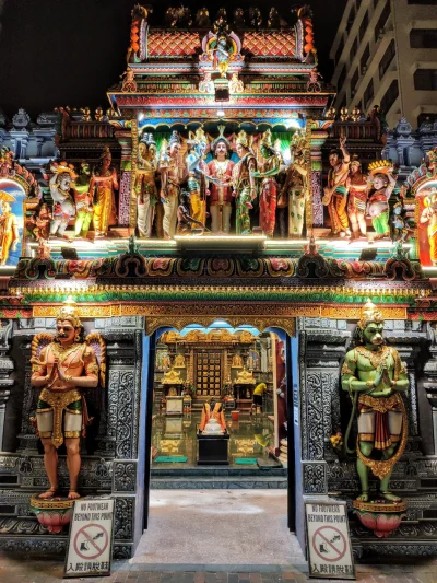 kotbehemoth - Hinduska świątynia w centrum Singapuru. Jedna z kilkudziesięciu świątyń...