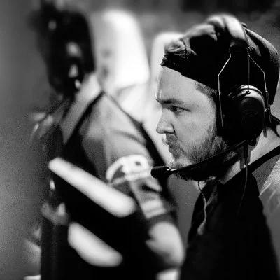 omgoogle - Najpierw zmarł ojciec dupreeh'a a teraz matka flushy O.o 



#csgo