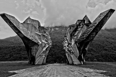 babisuk - #bosniaihercegownia Tjentište

#pomnik #sztuka #tapeta