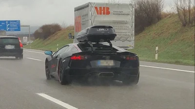 Mesk - Gdy masz Lambo, ale potrzebujesz jeszcze zabrać parę gratów... 
#motoryzacja ...