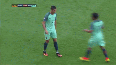 szanujmajonez - @szanujmajonez:
TSUUUU
#heheszki #bekazronaldo #gif #humorobrazkowy