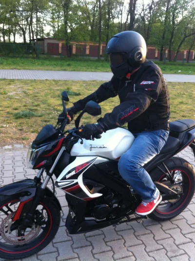 s.....k - @Kanken: Jakby z załozenia 125tki będa drobnymi motocyklami, więc nie spodz...