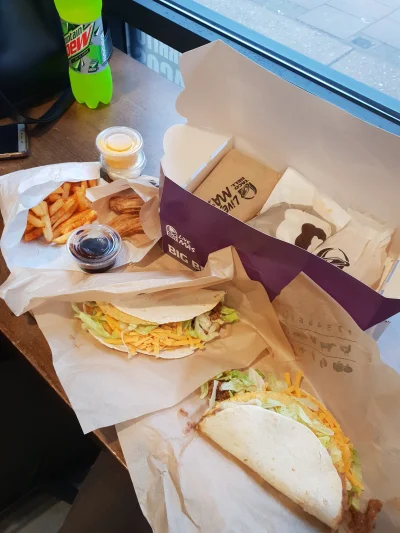 volver021 - Rok czasu czekałem żeby się tym napchac (╯︵╰,) 
#foodporn #tacobell #uk