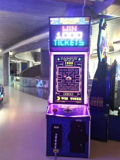 Zalbag - #retrogaming #konsole
Automat z Pac-manem w Monaco(｡◕‿‿◕｡)