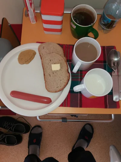 Kwassokles - #szpital #jedzenie #zdrowie I po śniadaniu 2 kromki chleba kosteczka mas...