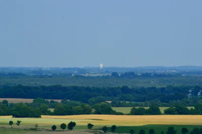 KubaGrom - Wieża zakładu Baumit w Pobiedziskach, widziana z wieży widokowej na Dziewi...