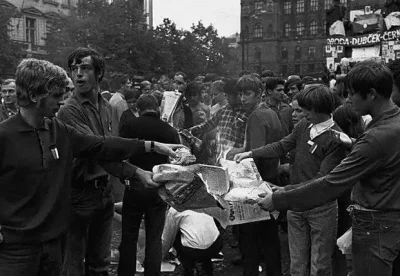 A.....1 - Studenci palą radzieckie gazety. Praga, 1968 r.

SPOILER

SPOILER

SP...