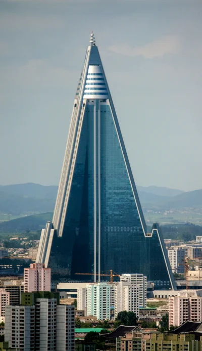 silver2004 - A się śmiali ludzie z tego w Pyongyangu, Ryugyong Hotel, że długo budują...