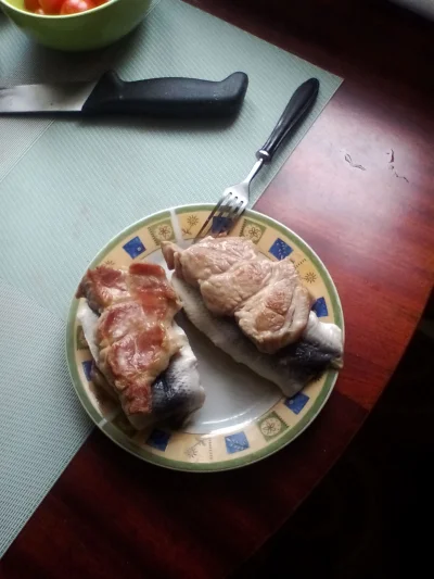 anonymous_derp - Dzisiejsze śniadanie: Dwie kanapki karkówkowe z marynowanym śledziem...