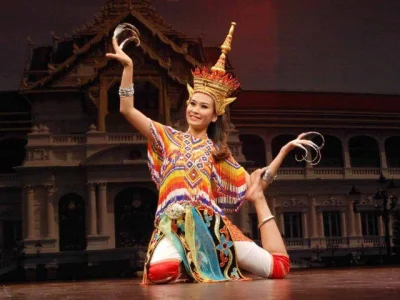 W.....a - Ciekawostka 82

Taniec jest pod­sta­wo­wą formą dra­ma­tycz­ną w Taj­lan­...