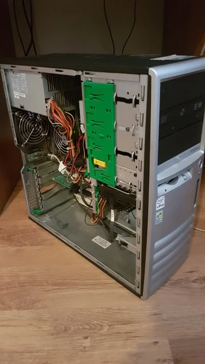 mcfly21 - HP Compaq dc7700p Convertible Minitower

Po otwarciu obudowy w celu dołożen...