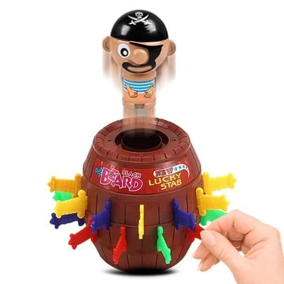 n_____S - Pirate Barrel Sword Bucket Toy
Cena: $3.5 (11,71 zł) / Najniższa: $4.99 dn...