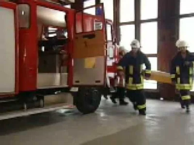A.....1 - Niemieccy strażacy w akcji.
( ͡° ͜ʖ ͡°)